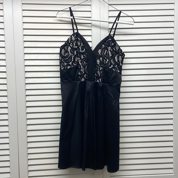 Ariana Lipsy London Black Beige  Satin Dress Size 6 - Picture 3 of 8